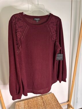 Absolutely‎ Famous Women's Burgundy Lace Accent Tunic Top